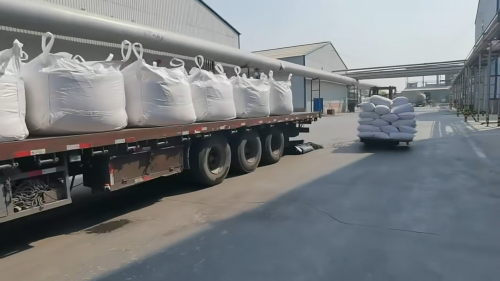 山东东达聚合物化工有限公司产品装车现场