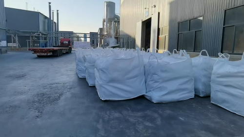 工厂厂区聚丙烯酰胺包装装车图