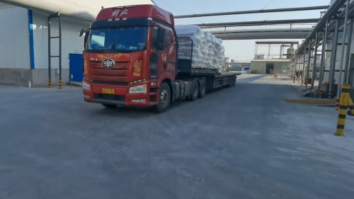 达州高效聚丙烯酰胺悬浮剂产品装车过程展示