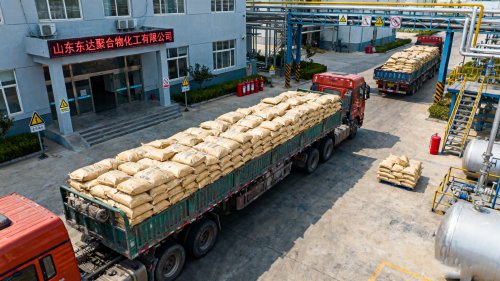 工厂装运聚丙烯酰胺粘合剂产品